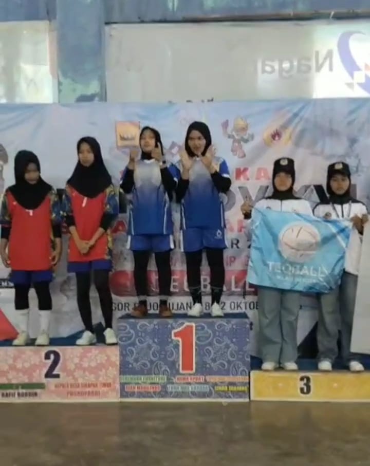 Tim Taqball beregu putri Tanahdatar berhasil sabet medali emas. (chandra antoni)